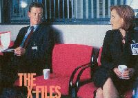La toute première rencontre entre Scully et Dogget -- apparemment c'est la salle d'attente de Skinner , ou peut-être de Kersh